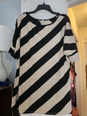 4/$25 Emerald Black & Cream Diagonal Stripe Short Sleeve Top